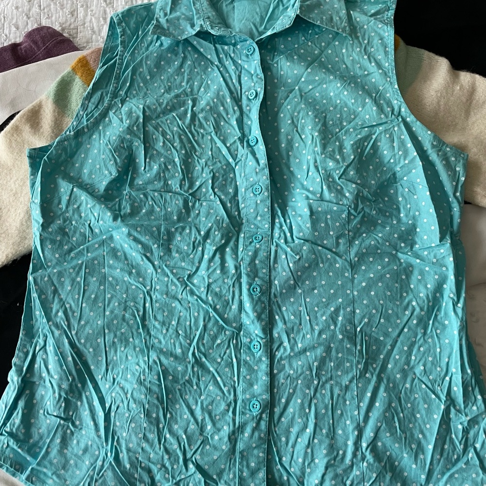 Sleeveless cotton shirt